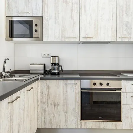Modern In Residential Complex With Pools 아파트
